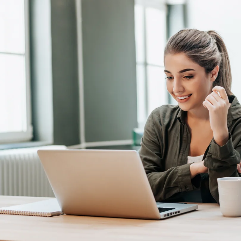 a smiling girl using TradingView Script Automation plugin on her laptop